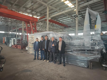 Li Jun, Gai Yanbo, CAO Kai .e outros especialistas visitados Longhua em Bengbu Inspecionar o progresso do projeto de cooperação entre o Instituto e as empresas. 