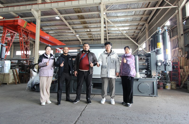 Bem-vindos, clientes do Cazaquistão para visitar nossa fábrica
        