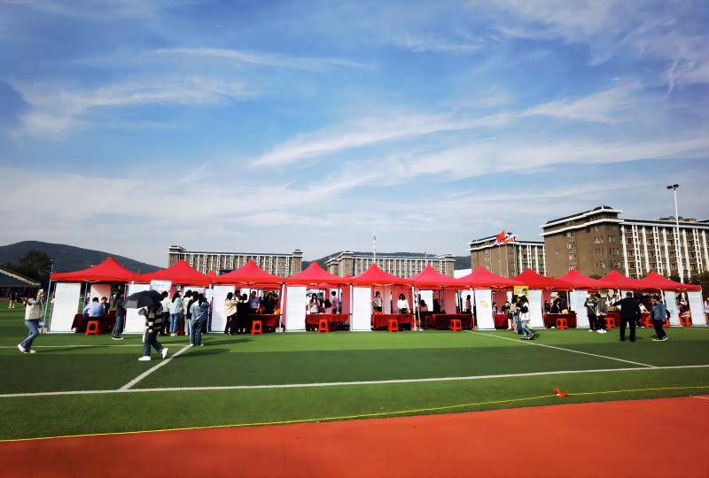 Bengbu Longhua Die Casting Machine Co., Ltd. participou do evento de recrutamento no campus realizado pela Bengbu Technology and Business College